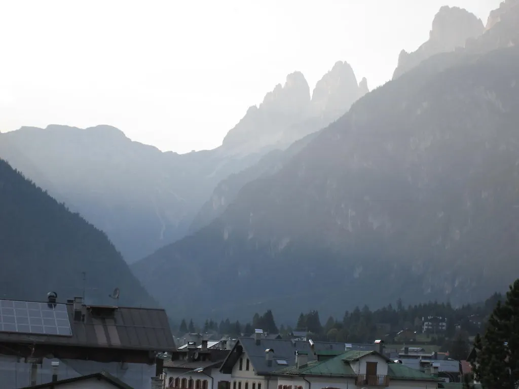 Meuble Blue House Bed & Breakfast Auronzo di Cadore Italy